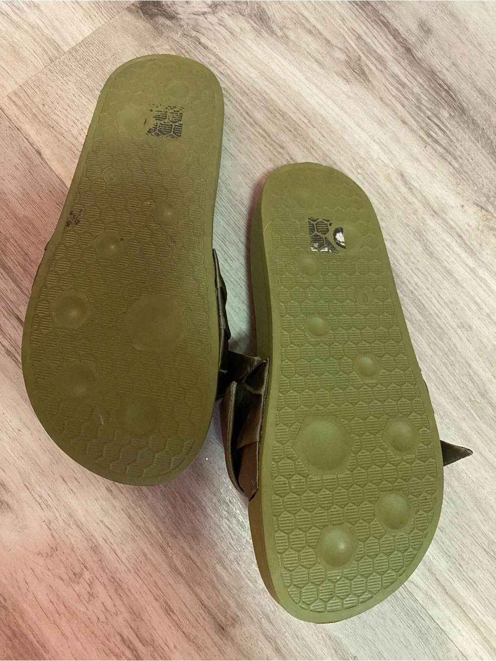 Fenty Puma Olive Green Bow Slide Sandals- NWT UK size 5 US size 7.5 Women’s